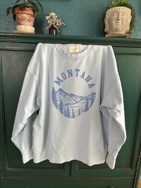 American Eagle Outfitters Powder-Blue Montana Graphic Crewneck SZ Medium